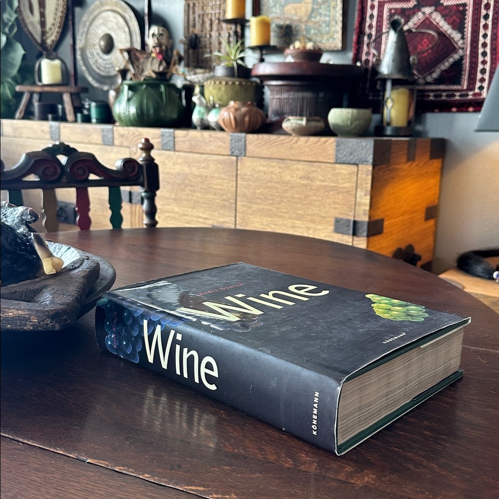📚 WINE coffee table book by André Dominé. Published by Könemann. Maps & photos